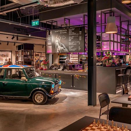 Moxy London Heathrow Airport Hotel Hounslow Bagian luar foto